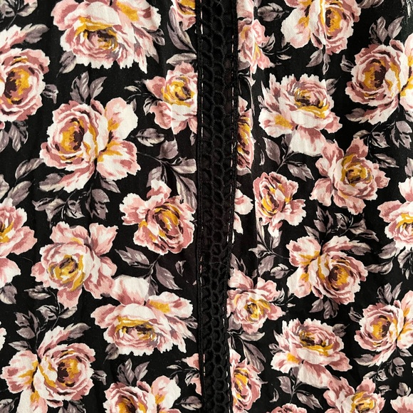 Torrid Top Twill Woven Lace Trim Floral Tunic 4 4X - Picture 4 of 7